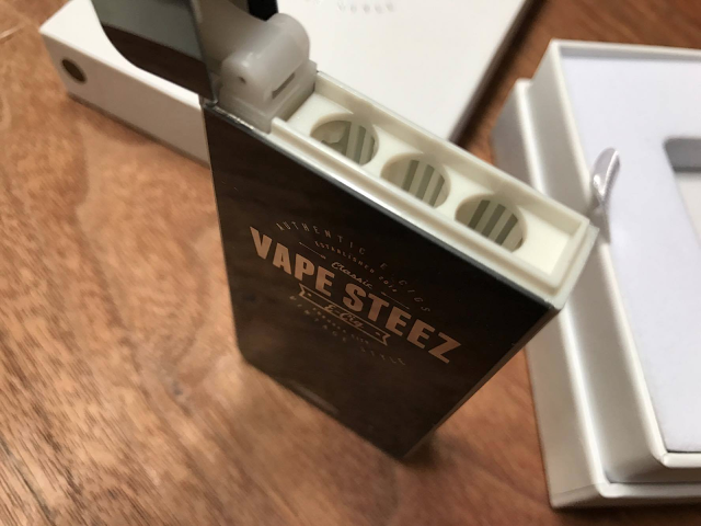 84C4D8F8 CBE3 4528 A7DC 6E46E320FC13 2 - 【MOD】最新の超小型VAPE「Vape Steez VS-1スターターキット」が結構イイ！＆「VAPE STEEZ ビンテージスタイルバージョン」レビュー【電子タバコ/スターターキット/初心者】