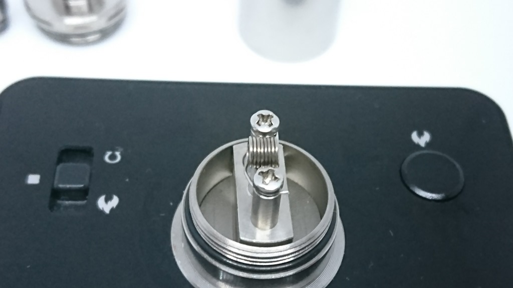 DSC 335010 - 【RDA】「ACHILLES II RDA by TITANIUM MODS」(アキレス2RDA)レビュー。シルキーな濃厚フレーバー！シングルコイルビルドの最強クラスフルチタン製ドリッパーfromウクライナ！【オーセン/電子タバコ/VAPE】