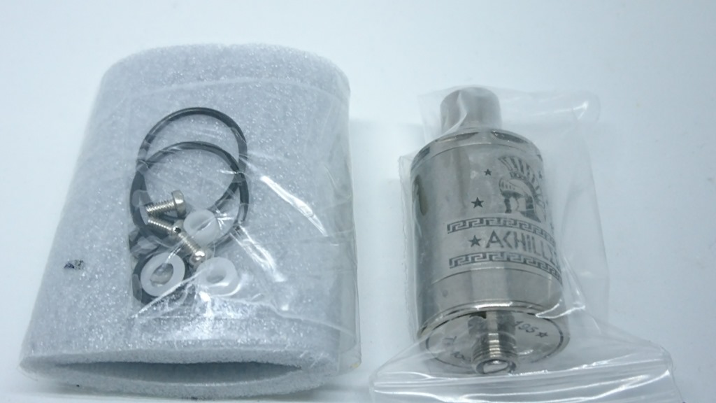 DSC 64445 - 【RDA】「ACHILLES II RDA by Titanium MODS」（アキレス2RDA)エングレービング付モデルレビュー！フルチタンボディで軽量、英雄アキレスの掘りが所有欲を満たしてくれるフレーバーチェイサー御用達モデル！【ドリッパー/フレーバー/電子タバコ】