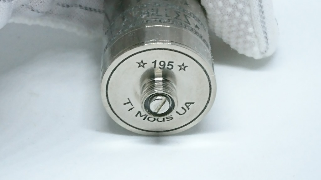 DSC 64485 - 【RDA】「ACHILLES II RDA by Titanium MODS」（アキレス2RDA)エングレービング付モデルレビュー！フルチタンボディで軽量、英雄アキレスの掘りが所有欲を満たしてくれるフレーバーチェイサー御用達モデル！【ドリッパー/フレーバー/電子タバコ】