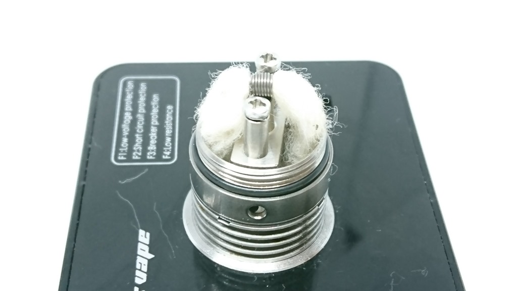 DSC 64568 - 【RDA】「ACHILLES II RDA by Titanium MODS」（アキレス2RDA)エングレービング付モデルレビュー！フルチタンボディで軽量、英雄アキレスの掘りが所有欲を満たしてくれるフレーバーチェイサー御用達モデル！【ドリッパー/フレーバー/電子タバコ】