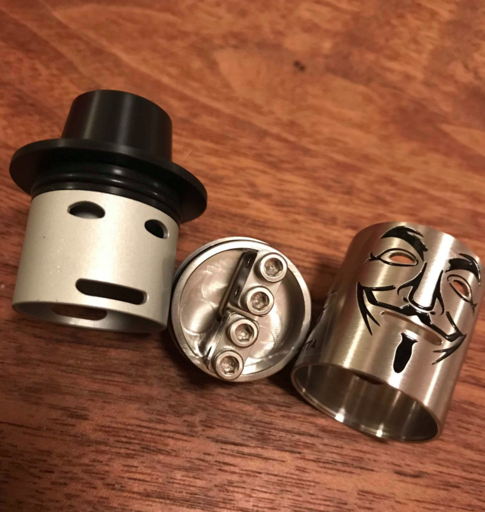 28274034976ed1d16eaf88cc94e53a2e - 【レビュー】「Fumytech Vendetta RDA」アノニマスで有名なガイ・フォークスドリッパー！色物系だけど見た目も超クール。