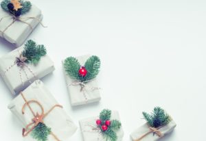 christmas 3026686 960 720 300x206 - 【TIPS】電子タバコは贈り物に最適？使えるプレゼントシーンまとめ