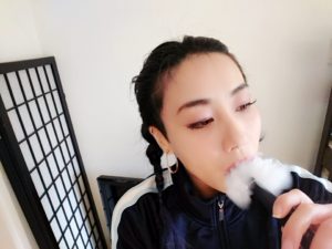 emii12 300x225 - 【レビュー】VAPE女子エィミイ、簡単・パワフル・スレンダー「gippro」で擬似喫煙体験！してみちゃいました。【電子タバコ/VAPE】