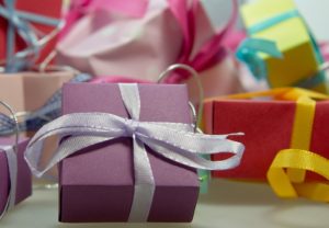 gift 444519 960 720 300x208 - 【TIPS】電子タバコは贈り物に最適？使えるプレゼントシーンまとめ