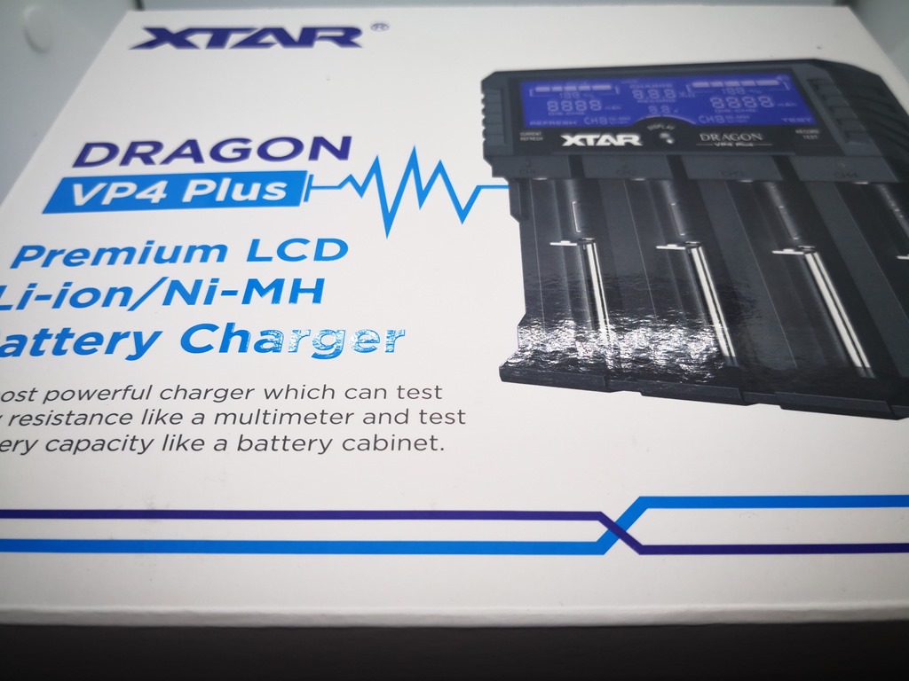 セール XTAR エクスター  4スロット リチウムイオン IMR  INR ICR NI-MH  本物 USB  DRAGON VP4 Plus  Ni-CD 充電器 Li-ion  高速 急速充電池 正規品