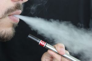 e cigarette 1301670 960 720 300x200 - 【TIPS】オリジナルリキッドの作り方とは？手軽な整理方法も紹介！