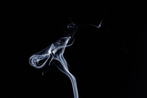 smoke 1001664 960 720 300x199 - 【TIPS】電子タバコの空気穴から煙！？故障？原因と対策方法