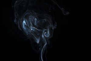 smoke 3152789 960 720 300x200 - 【TIPS】電子タバコの空気穴から煙！？故障？原因と対策方法