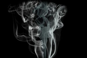 smoke 69124 960 720 300x200 - 【TIPS】電子タバコの空気穴から煙！？故障？原因と対策方法