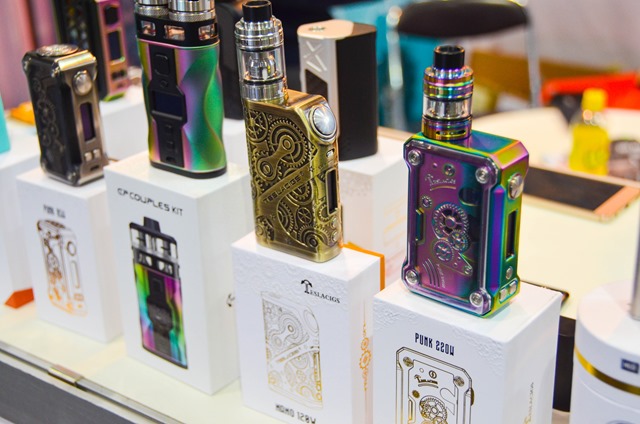 vapeexpg5 1 shenzhenkingzone001 0330 thumb - 【EXPO】ブース紹介:F6-1 LVSMOKE、G3 SMOK（スモック）、F6-6 Vapor Talk(ベイパートーク)、G5-1 KINGZONE（キングゾーン）、G5-2 MaskKing（マスクキング）、D6-2 VOTECH(ブイオーテック）【VAPE EXPO JAPAN 2018】