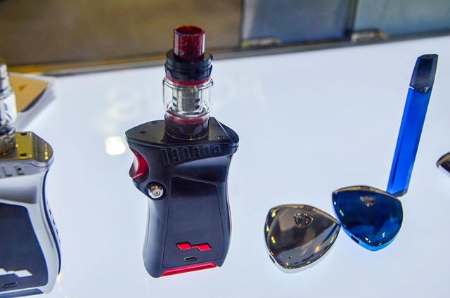 vapeexpo2018 0329277 thumb - 【EXPO】ブース紹介:F6-1 LVSMOKE、G3 SMOK（スモック）、F6-6 Vapor Talk(ベイパートーク)、G5-1 KINGZONE（キングゾーン）、G5-2 MaskKing（マスクキング）、D6-2 VOTECH(ブイオーテック）【VAPE EXPO JAPAN 2018】