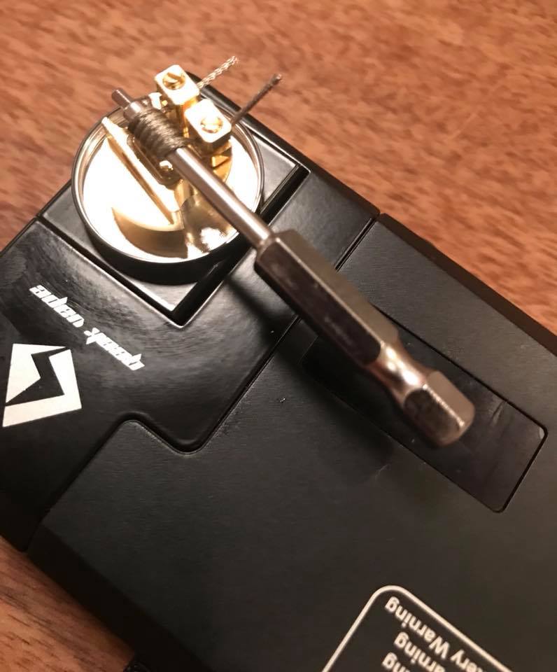 32405590 10208951755349567 3773198524099854336 n - 【レビュー】VapeFly「Horus RTA（ホルス）」変態系RTAだが、味は旨し。ファラオミニの好敵手になるか？