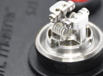 oDSC 2891 343x254 - 【レビュー】「OBS Engine 2 RTA」こんなデッキ見たことない！「でもスピットバックはしないさ」変態系爆煙デッキで楽しいVAPEライフ！