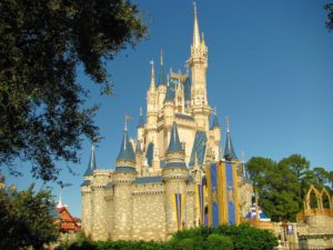 disney world 978134 960 720 300x225 - 【TIPS】東京ディズニーランドで電子タバコを吸うことはできるの？場所は？