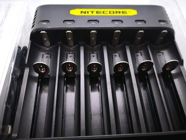 IMG 20180927 181511 thumb - 【レビュー】Nitecore Q6 Battery Charger（ナイトコアキューシックス）レビュー。6スロットで充電が多い日も安全すぎて困るノン。一家に一台お守りのような守護神リチウムバッテリーチャージャー！