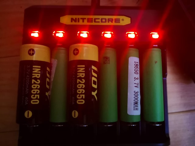 IMG 20180927 181829 thumb - 【レビュー】Nitecore Q6 Battery Charger（ナイトコアキューシックス）レビュー。6スロットで充電が多い日も安全すぎて困るノン。一家に一台お守りのような守護神リチウムバッテリーチャージャー！