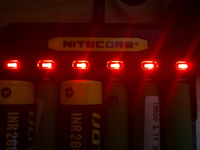 IMG 20180927 181834 thumb - 【レビュー】Nitecore Q6 Battery Charger（ナイトコアキューシックス）レビュー。6スロットで充電が多い日も安全すぎて困るノン。一家に一台お守りのような守護神リチウムバッテリーチャージャー！