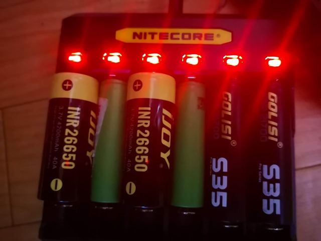 IMG 20180927 183158 thumb - 【レビュー】Nitecore Q6 Battery Charger（ナイトコアキューシックス）レビュー。6スロットで充電が多い日も安全すぎて困るノン。一家に一台お守りのような守護神リチウムバッテリーチャージャー！