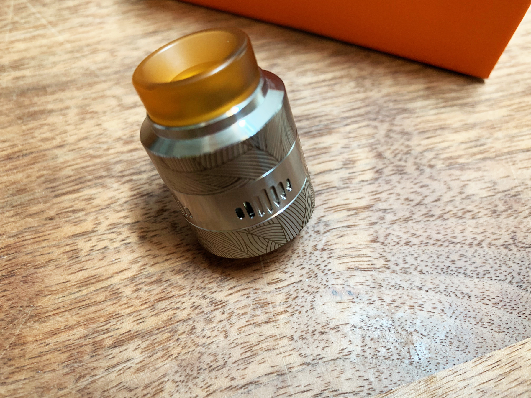 IMG 0084 - 【レビュー】エッチングがかっちょええ！！「Geekvape Loop V1.5 RDA」(ギークベイプループV1.5)定番アトマイザー入り確定！？