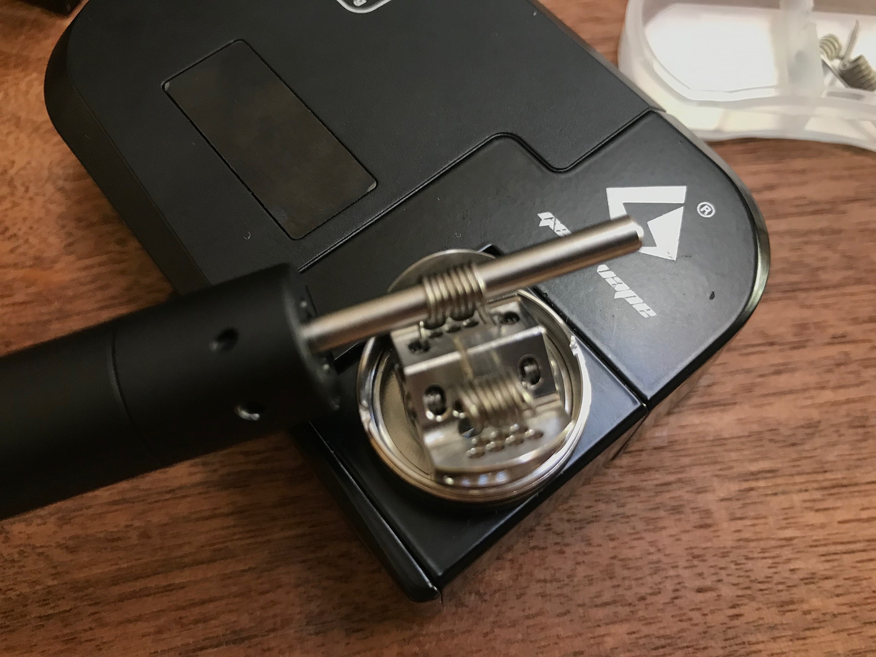 IMG 1689 - 【レビュー】エッチングがかっちょええ！！「Geekvape Loop V1.5 RDA」(ギークベイプループV1.5)定番アトマイザー入り確定！？