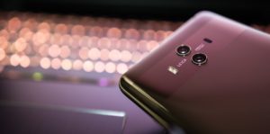 huawei 1544095691 300x149 - 【ニュース】ソフトバンクが全国的に通信障害！アメリカ陰謀説は本当か？