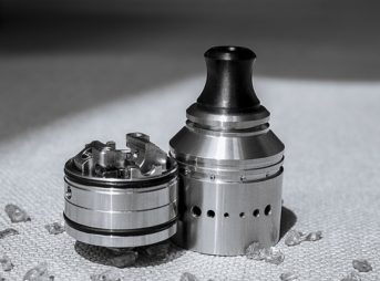 6 000000000260 thumb 343x254 - 【新製品】ホリックTV x Vapeflyコラボ！「Vapefly Holic MTL RDA」フレーバーチェイスの進化系ドリッパーが特典つきで予約販売中