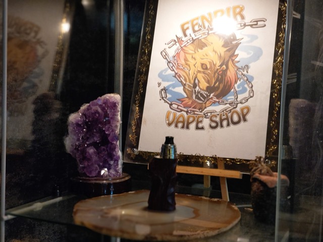 IMAG4536 thumb - 【訪問】Fenrir Vape(フェンリルベイプ)ショップ訪問レポ！店内で喫煙OK自由空間と、サバゲ＆ホビー用品展示もすごい漢の子の夢が詰まったVAPEショップ【東京VAPEショップ訪問レポート】