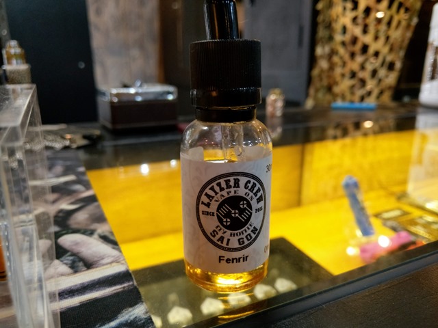 IMAG4544 thumb - 【訪問】Fenrir Vape(フェンリルベイプ)ショップ訪問レポ！店内で喫煙OK自由空間と、サバゲ＆ホビー用品展示もすごい漢の子の夢が詰まったVAPEショップ【東京VAPEショップ訪問レポート】