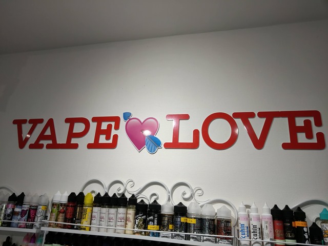 IMAG4582 thumb - 【訪問】VAPE LOVE(ベイプラブ/VAPE PRO SHOP)さんに行ってきた！オリジナルBOMB SHELLリキッドや、BANDITOジュースのTシャツプレゼントなど個性満載のショップ！【東京VAPEショップ訪問レポート】