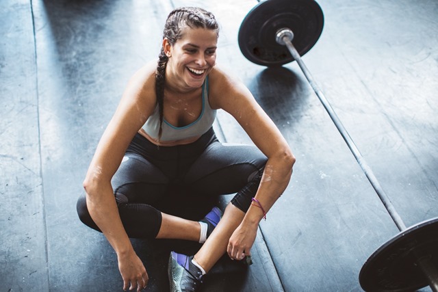 GettyImages woman workout tired svetikd 1 thumb - 【筋トレ】減量には筋トレを先にやれ！ 筋トレ中心にダイエットまとめ【減量/ダイエット/筋トレ】