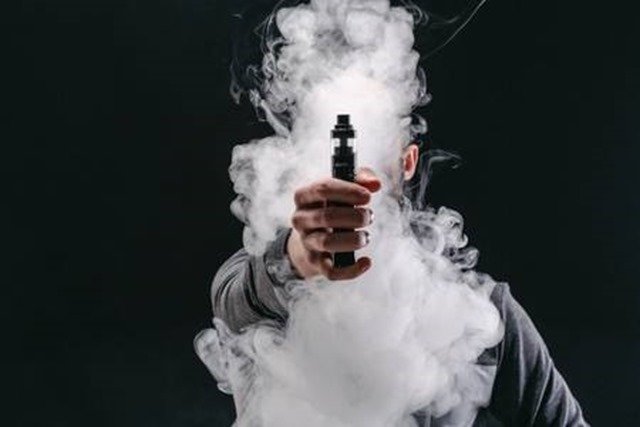 90499840 unrecognizable man in the cloud of vape smoke guy smoking e cigarette to quit tobacco vapor and alte thumb - 【まとめ】【調査】全国喫煙本数 1位は愛媛県で1日平均約19本！最も少ないのは滋賀県8.7本　禁煙で「モテるようになった」人も