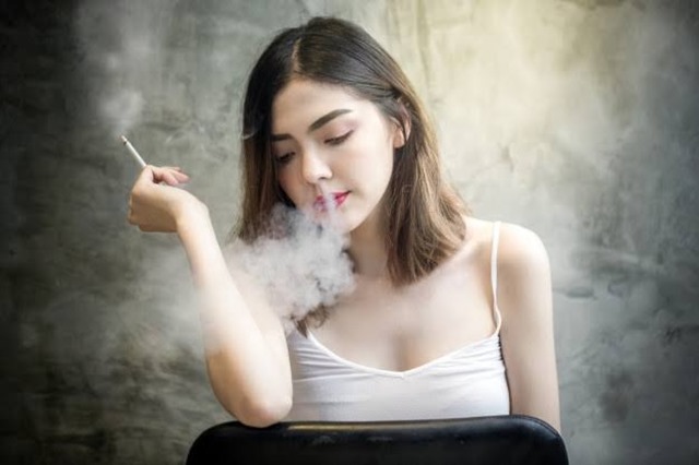 煙草 愛煙家の喪女 電子タバコ Vapejp