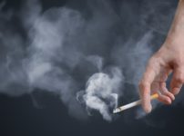 SmokingCigarette thumb 202x150 - 【タバコ】女さん、受動喫煙で死にかける