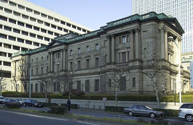 1200px Bank of Japan headquarter thumb - 【悲報】日銀、4兆円の含み損