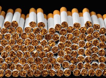 tobacco cigarettes scaled 1 343x254 - 【フランス研究/Covid-19】パリ最大の病院医師は喫煙者の発生率の低さに驚き「ニコチンが過剰な免疫反応を緩和｣