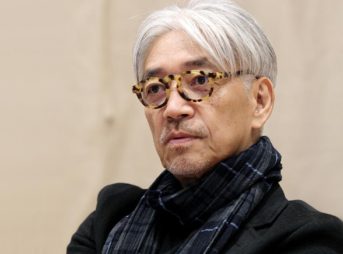 sakamoto02 343x254 - 【タバコ】坂本龍一(68)、長年できなかった禁煙に成功したのは“禁煙のツボ”への鍼のおかげ