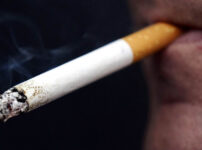 150513 smoking cigarette jpo 508 202x150 - 【環境】喫煙者の半数近くが周りに人がいなくても禁煙場所での喫煙行為を「許せない」 [砂漠のマスカレード★]