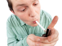 39430main 1 202x150 - 【朗報】11歳少女がお手柄　路上でタバコを吸った男を逮捕