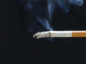 cigarettes can be dangerous even 343x254 - なぜ昔のパチ屋の店員はタバコ吸いながら仕事をしてたのか？
