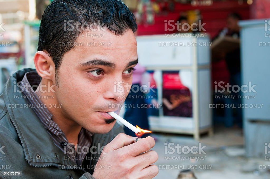 egyptian man lighting up a cigar - 【&#9992;】原因、操縦室で喫煙か　１６年のエジプト機墜落―イタリア紙報道 [ぐれ★]