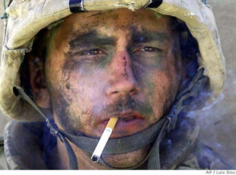 1200x0 343x254 - 【動画】ロシア兵「すまん、最期にタバコ吸わせてくれるか？」